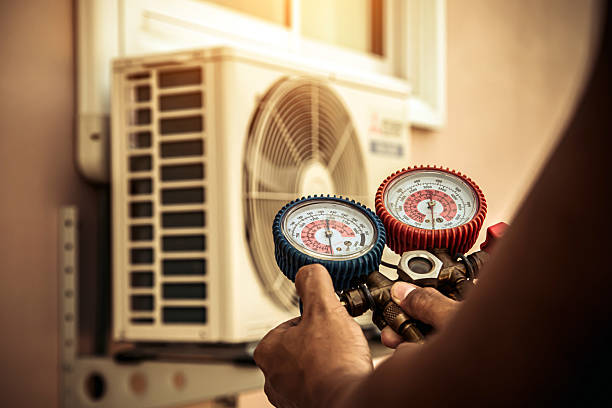 Professional Hvac technician working in Stinesville, IN